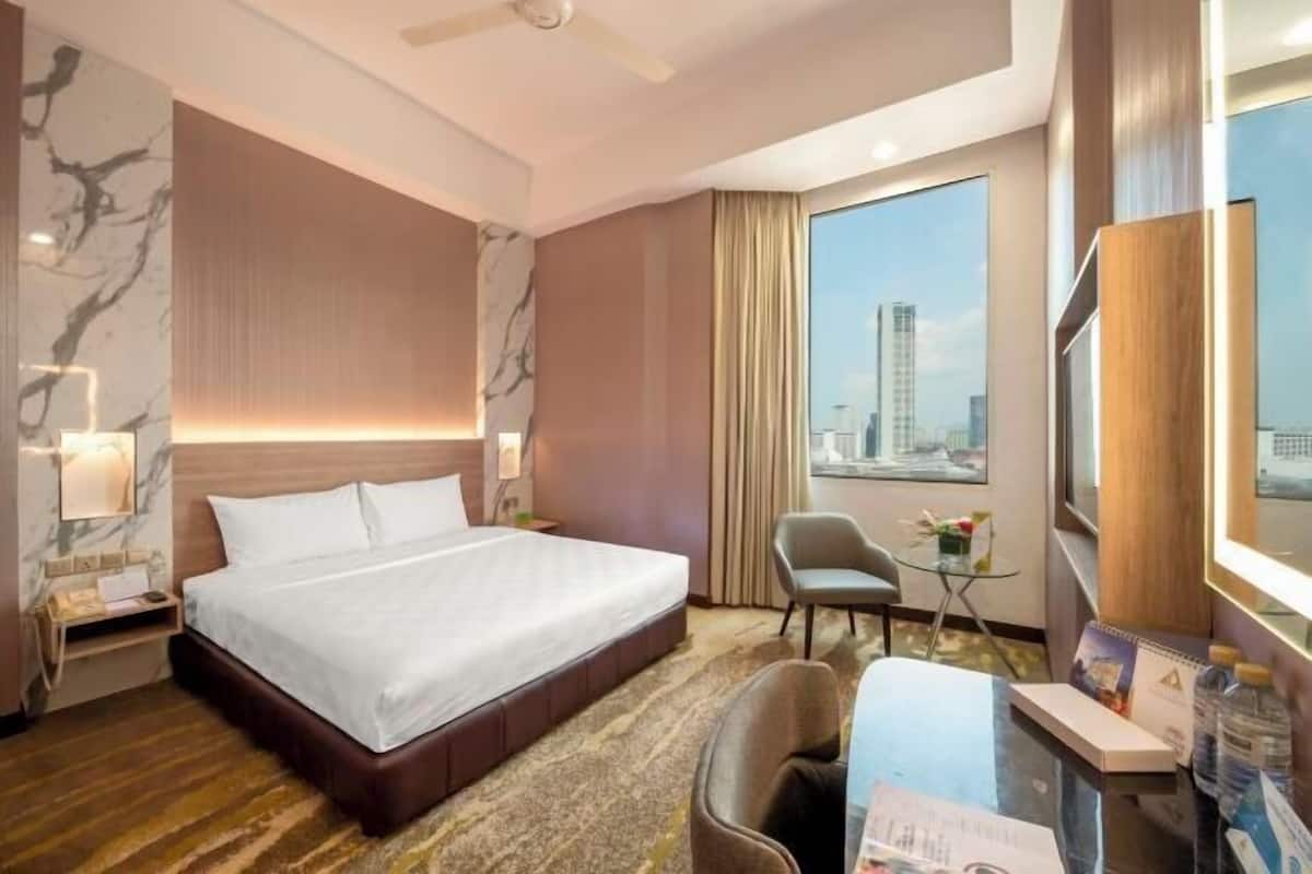 1 bedroom, desk, blackout curtains, soundproofing