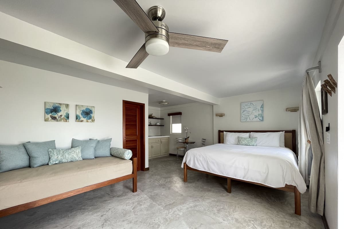Ocean View Junior Suite Pool Deck: King