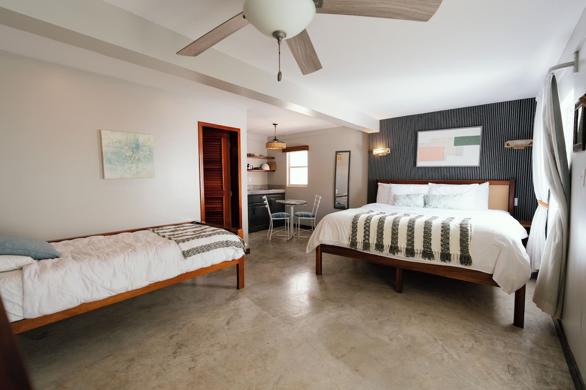Ocean View Junior Suite Pool Deck: King | Sábanas de algodón egipcio y ropa de cama de alta calidad