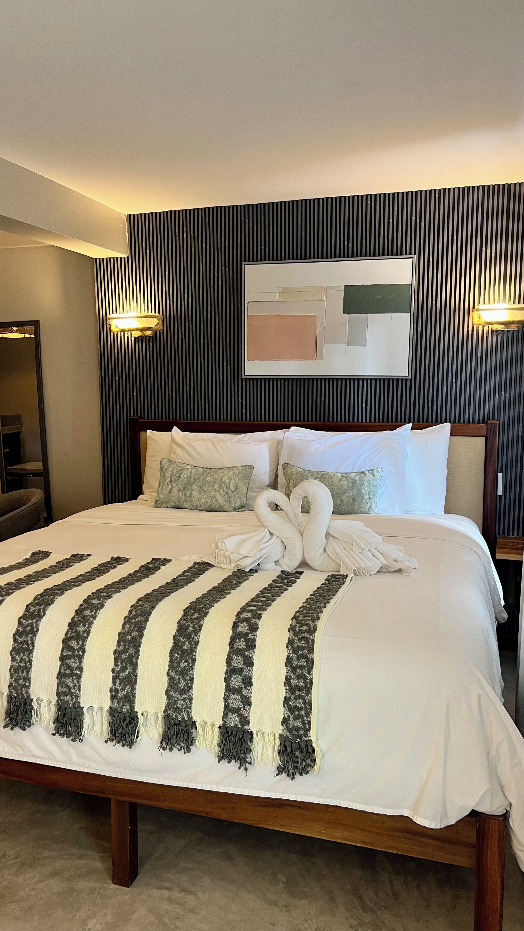Ocean View Junior Suite Pool Deck: King | 이집트산 면 시트, 고급 침구, 필로우탑 침대, 객실 내 금고