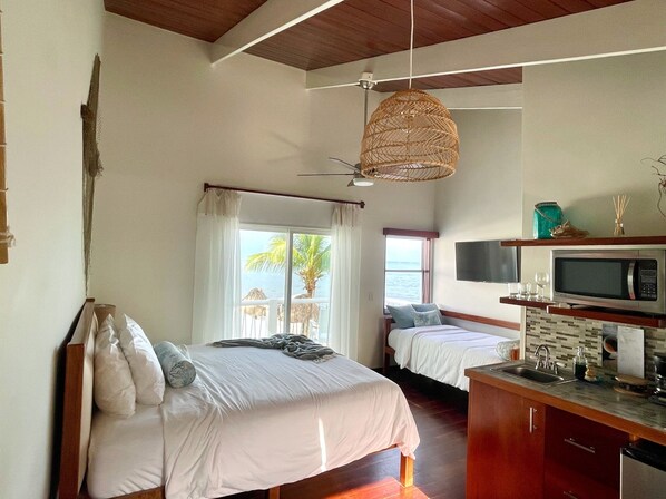 Ocean View Junior Suite Balcony | Sengetøy i egyptisk bomull og sengetøy av topp kvalitet