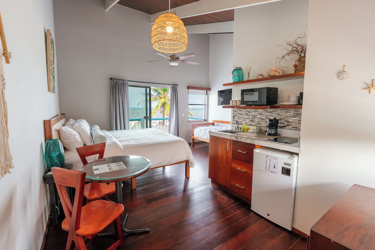 Ocean View Junior Suite Balcony | Sábanas de algodón egipcio y ropa de cama de alta calidad