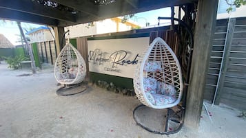 Pintu masuk hartanah