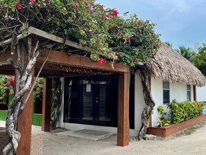 Reception - Mata Rocks Resort (San Pedro)