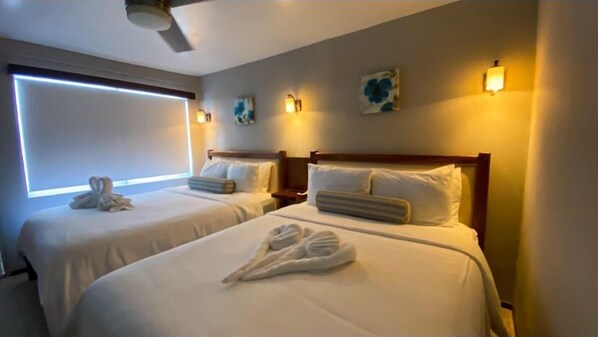 Ocean View Pool Deck: 2 Queens | 1 개의 침실, 이집트산 면 시트, 고급 침구, 필로우탑 침대