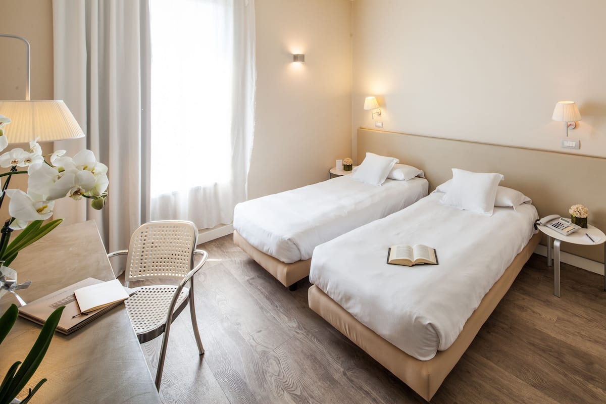 premium bedding, down duvets, in-room safe, desk