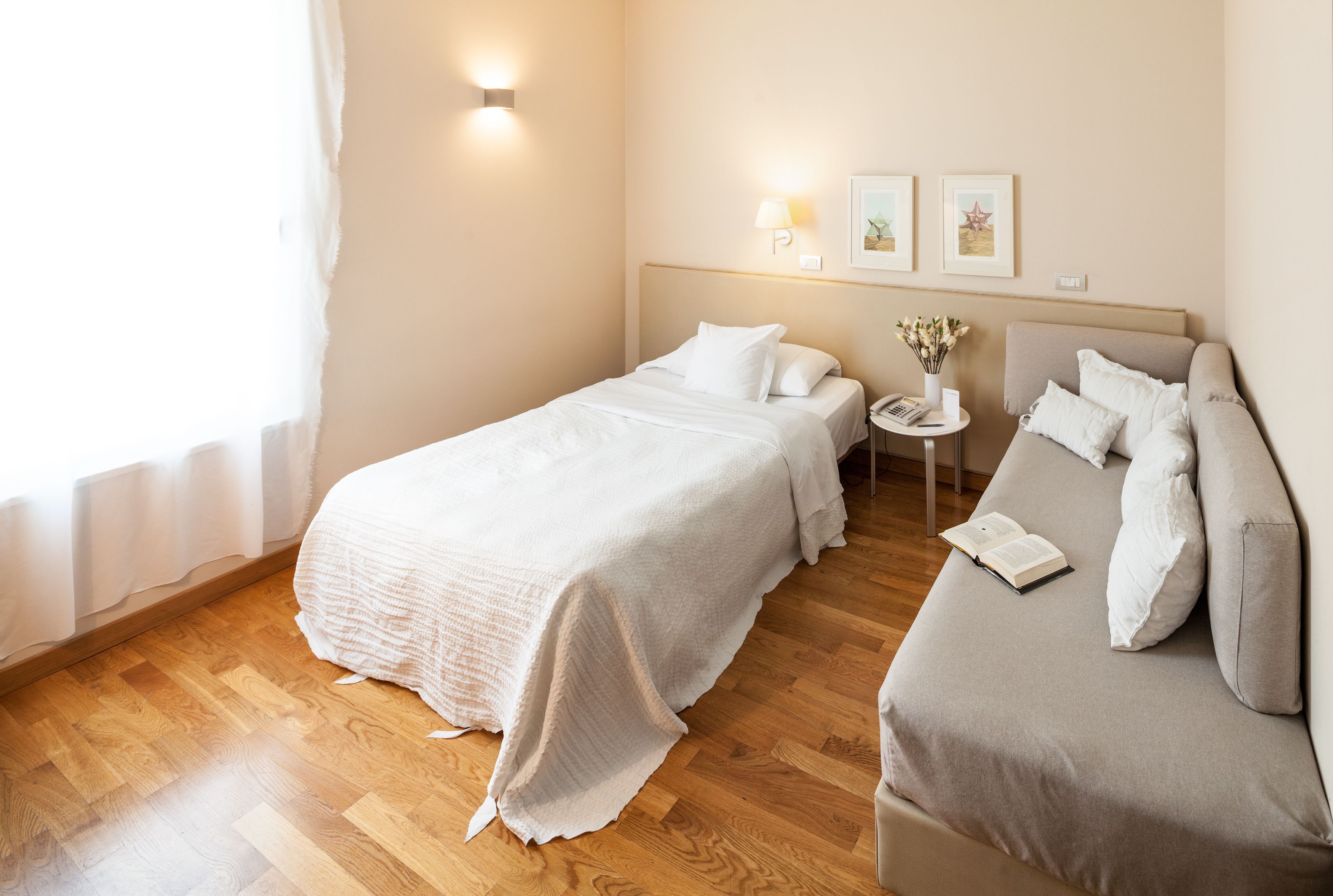 premium bedding, down duvets, in-room safe, desk