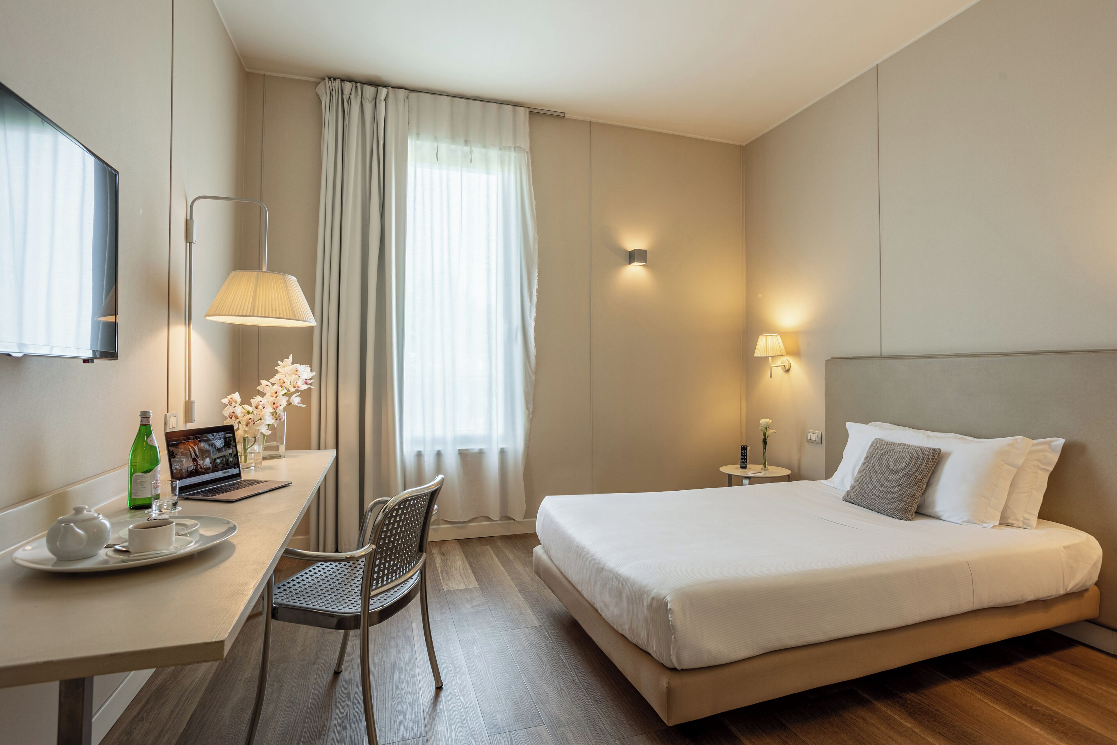 premium bedding, down duvets, in-room safe, desk