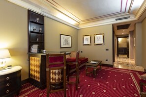 Family Junior Suite | Premium bedding, down comforters, minibar, in-room safe