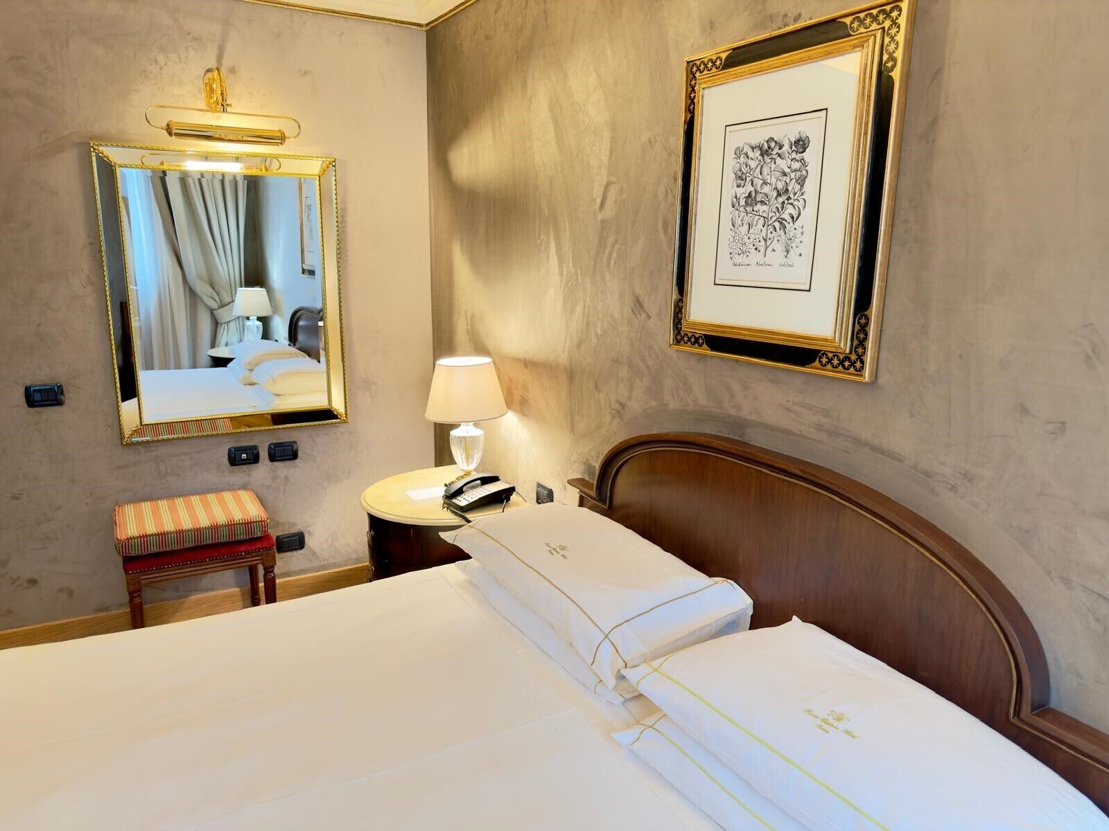 Executive Suite | Peralatan tempat tidur premium, gebar bulu kapas, bar mini 