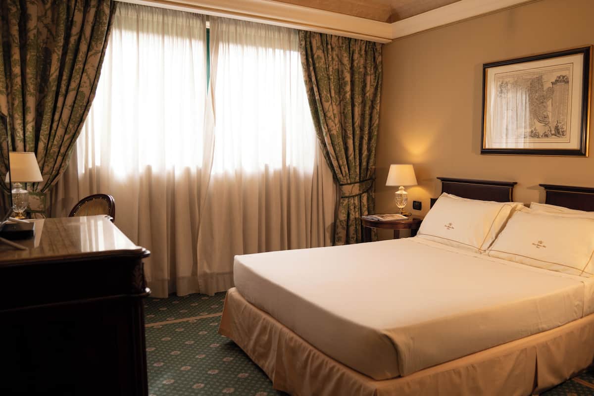 Business Double Room | Premium bedding, down comforters, minibar, in-room safe