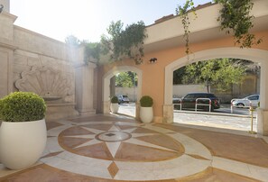 Property entrance - River Château Hotel (Rome)