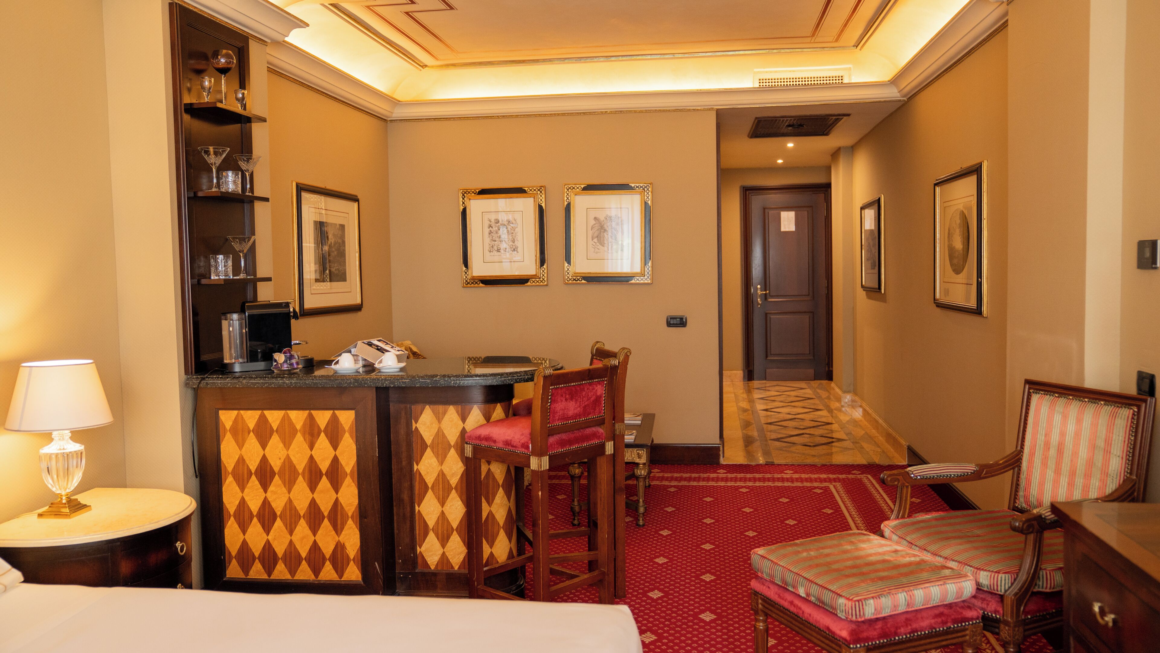 Family Junior Suite | Living area | 40-inch flat-screen TV with digital channels