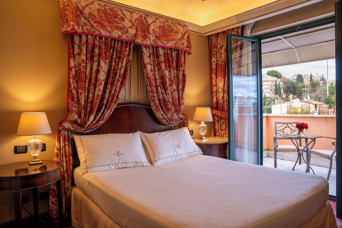 Junior Suite | Premium bedding, down comforters, minibar, in-room safe