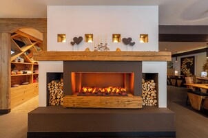 2 间餐厅，供应早餐