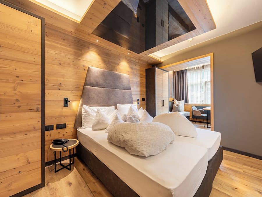 Premium bedding, in-room safe, desk, blackout curtains