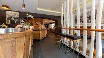 2 Restaurants; Frühstück, Mittagessen und Abendessen werden serviert