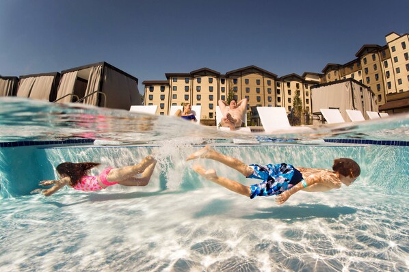 4 Innenpools, Außenpool (je nach Saison geöffnet)