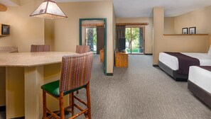 Room (Majestic Bear-Waterpark Included) | Seterika/papan seterika, katil bayi/kot (percuma) 