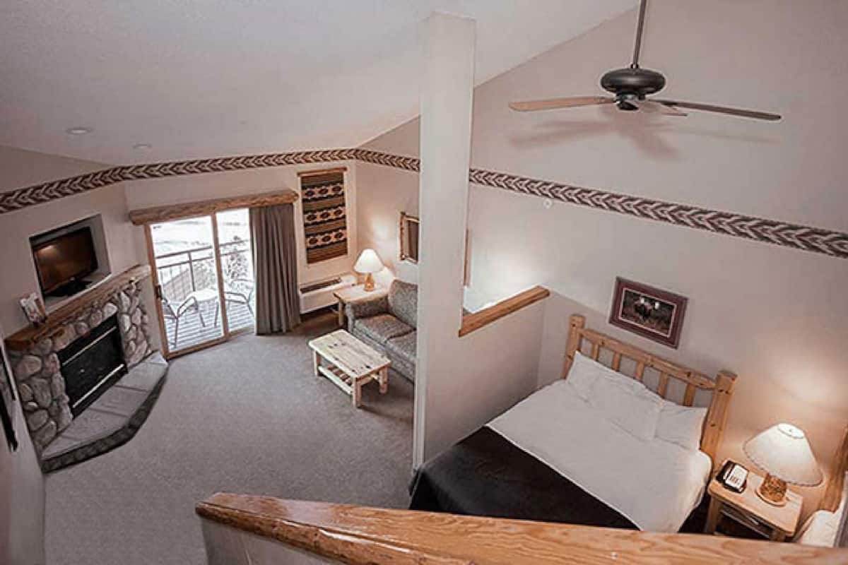Loft, cheminée (Loft Fireplace-Waterpark Included) | Fer et planche à repasser, lits bébé (gratuits)