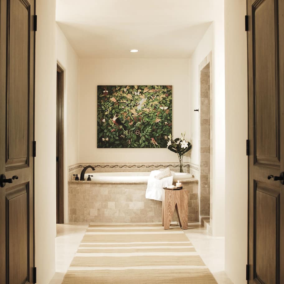 Deep soaking bathtub