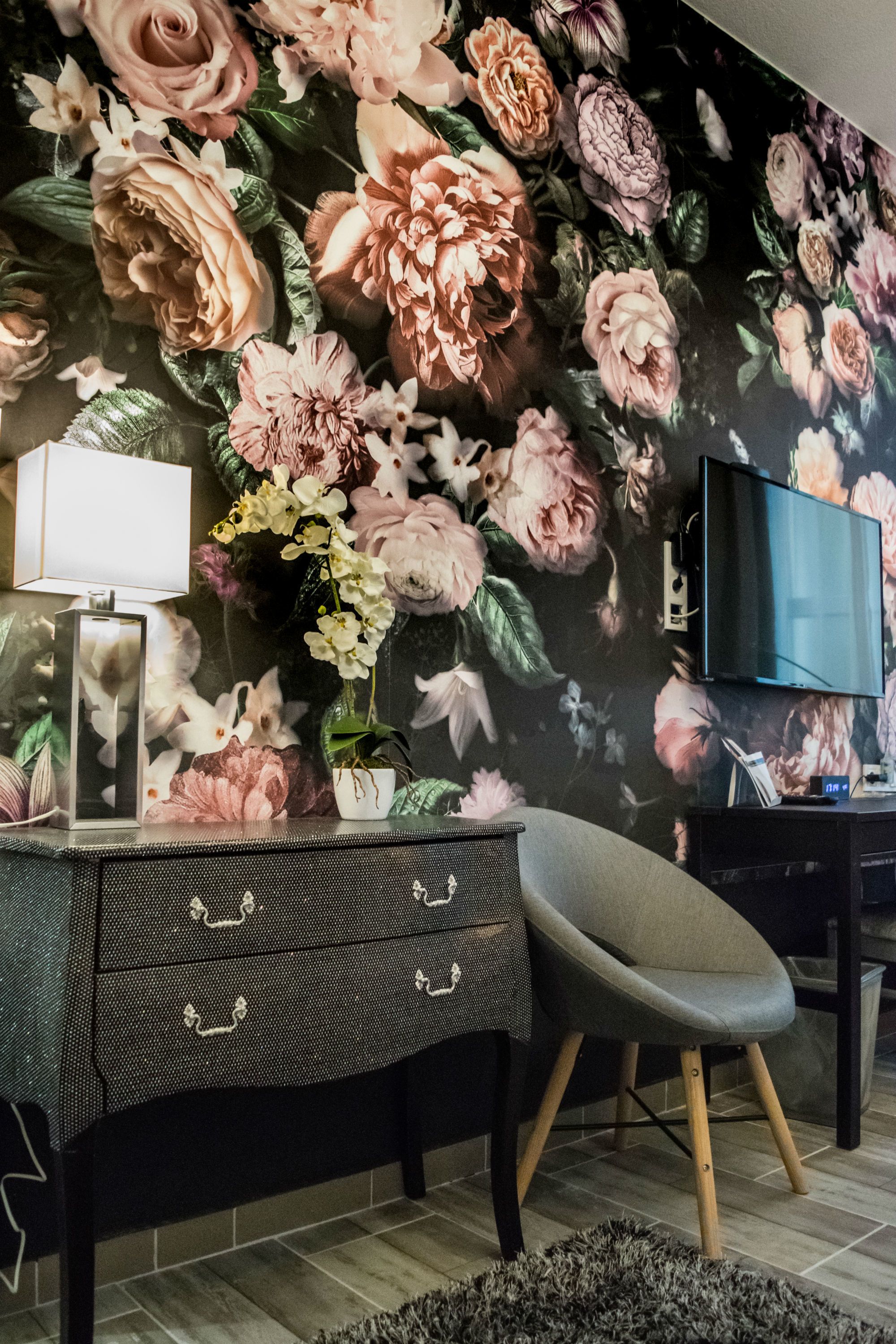 design suite | minibar, in-room safe, desk, soundproofing