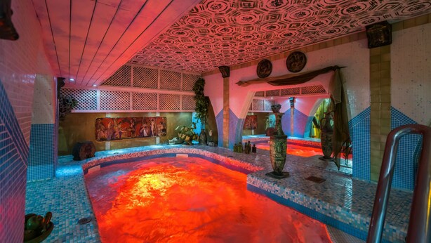 A spa area with a heated pool, decorative tiles, and a ceiling with intricate patterns. - Janus Boutique Hotel & Spa (Siófok)