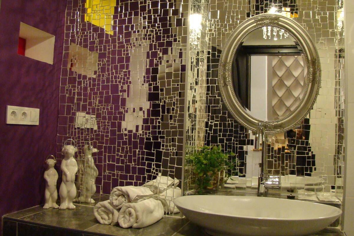 design suite | bathroom | free toiletries, bathrobes, slippers, towels