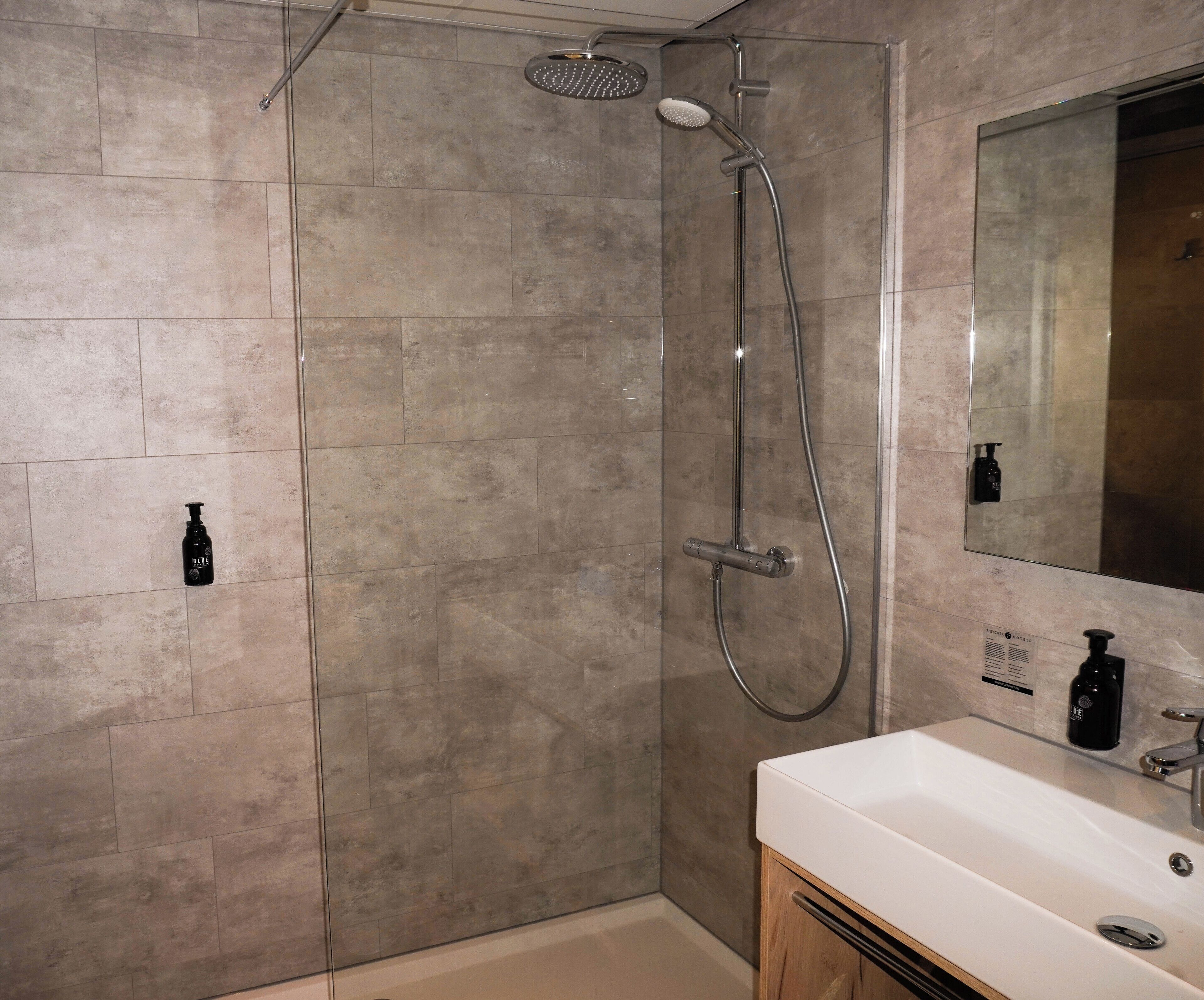 standard double room | bathroom | eco-friendly toiletries, hair dryer, towels