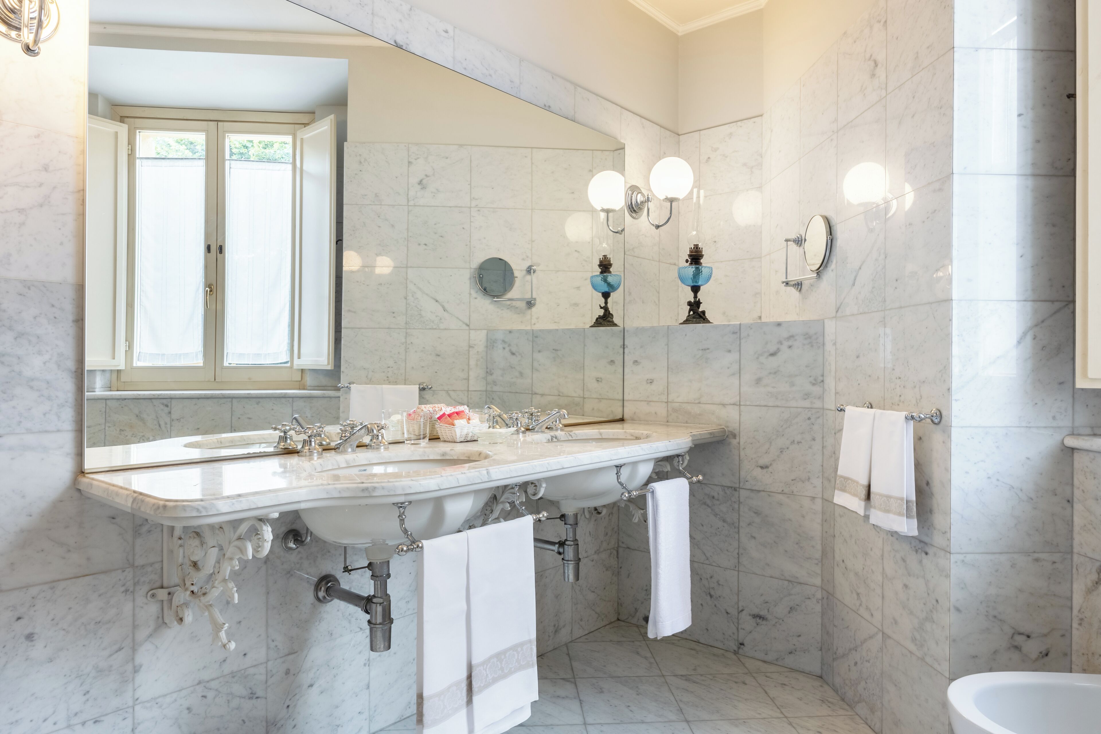 studio suite | bathroom | free toiletries, hair dryer, slippers, towels