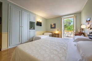 Superior Double Room, Terrace | 1 bedroom, minibar, in-room safe, desk