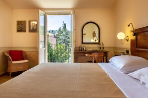 Classic Double Room Single Use | Minibar, in-room safe, desk, laptop workspace - Hotel San Luca (Spoleto)