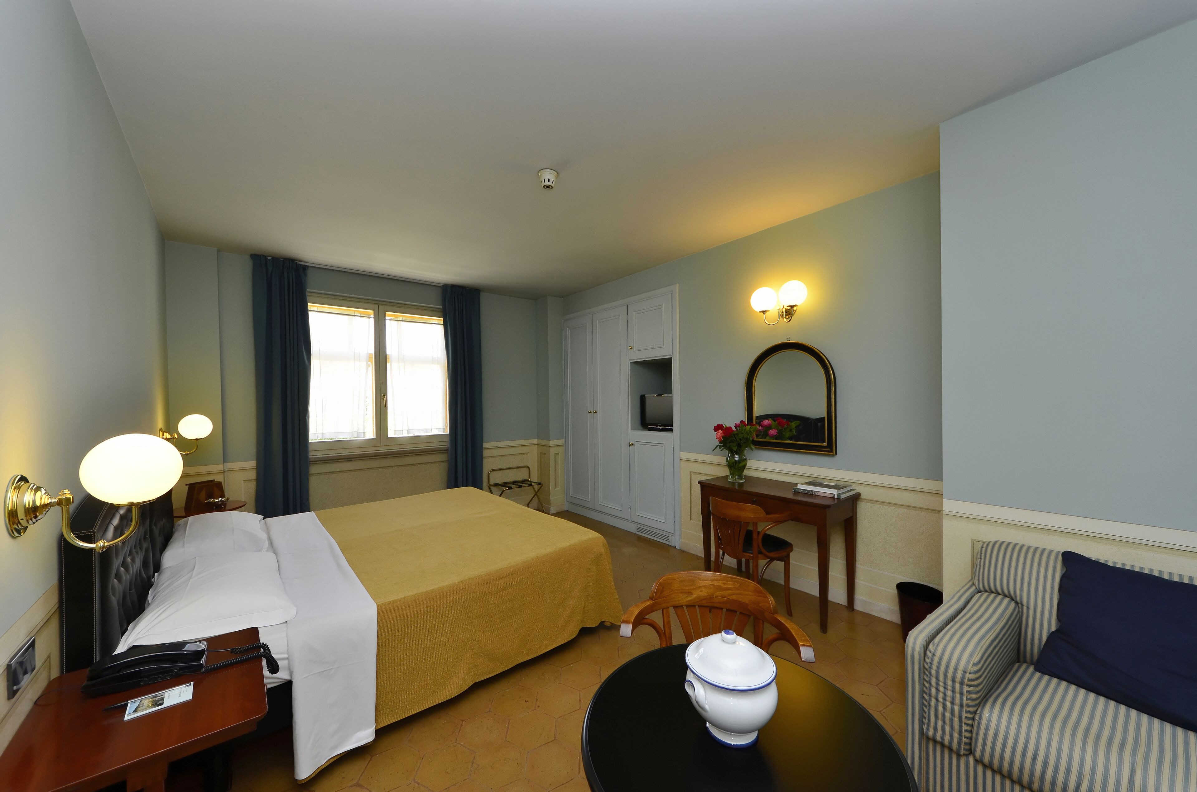 superior double room | minibar, in-room safe, desk, laptop workspace