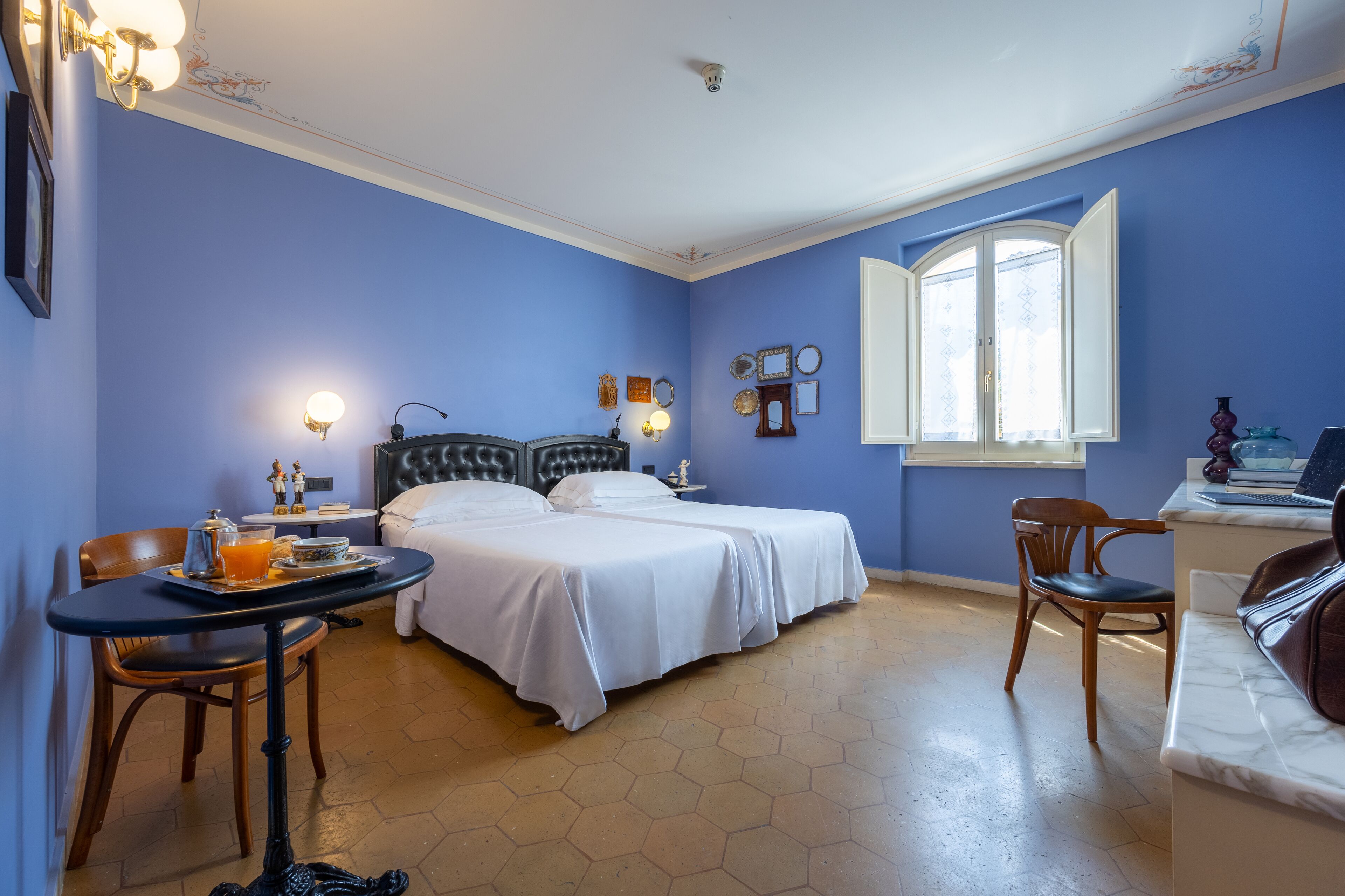 Minibar, caja fuerte, escritorio y espacio para trabajar con un portátil