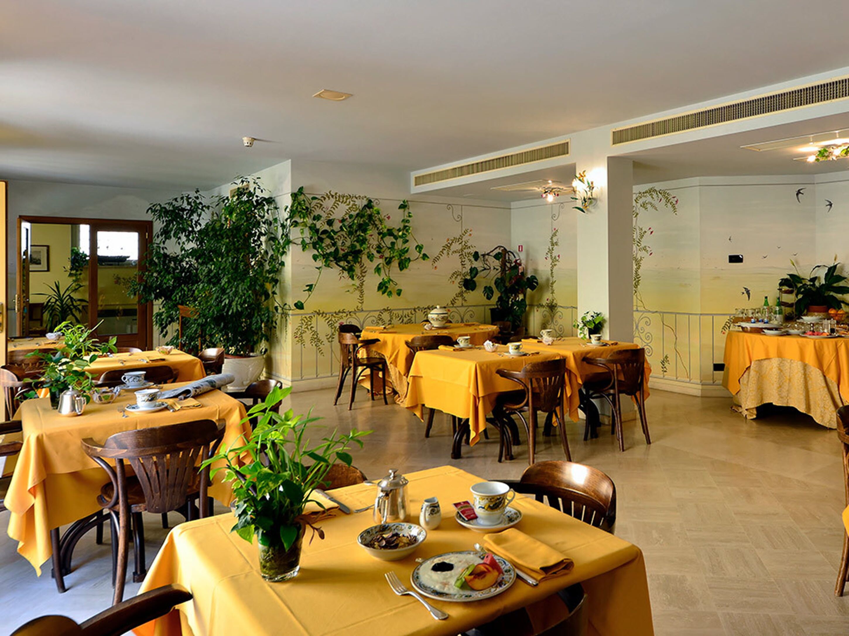 free daily continental breakfast