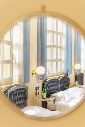 Quadruple Room | Minibar, in-room safe, desk, laptop workspace - Hotel San Luca (Spoleto)