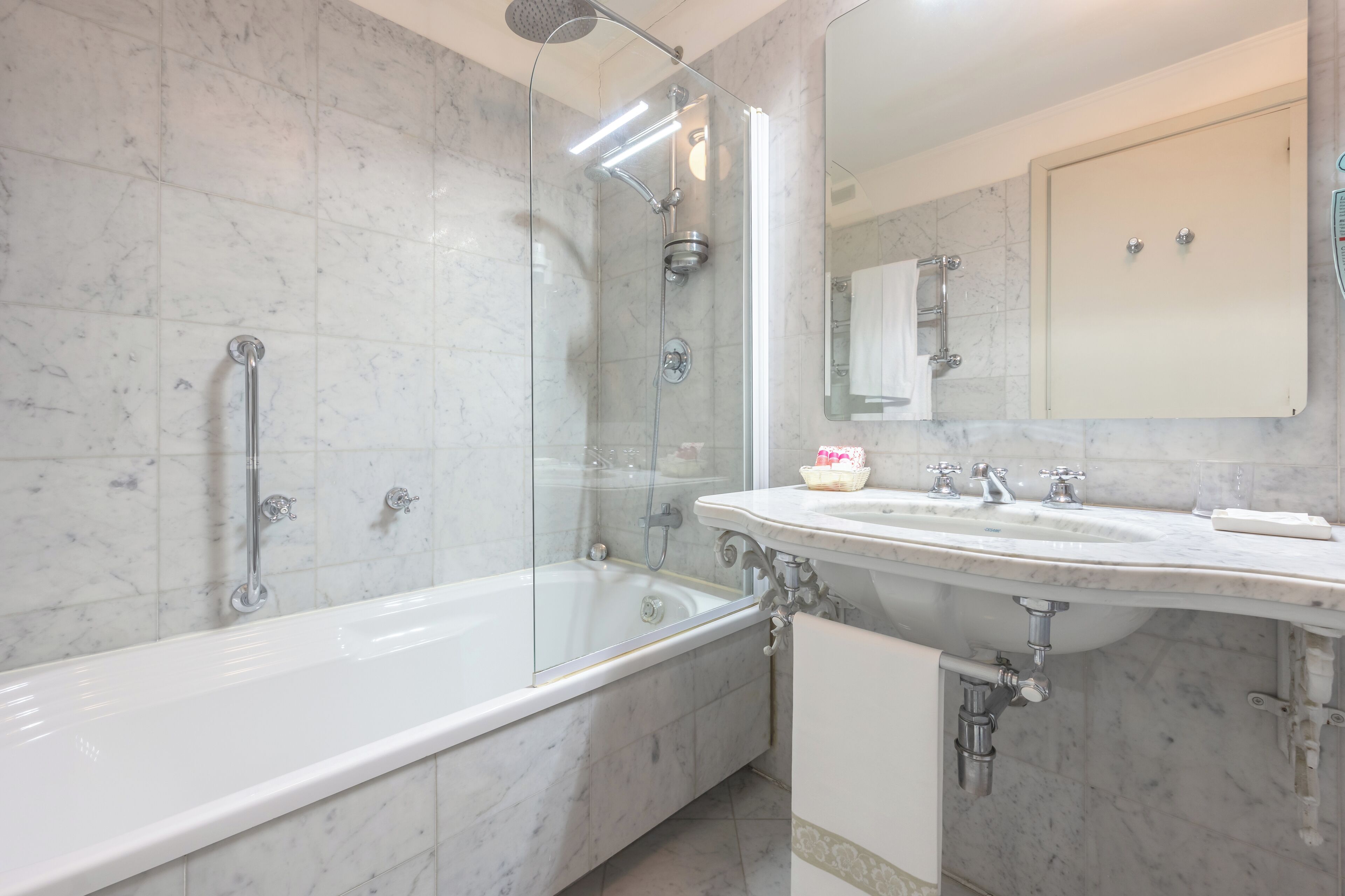 single room | bathroom | free toiletries, hair dryer, slippers, towels