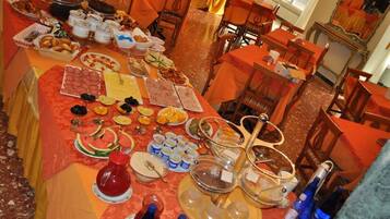 Daily buffet breakfast for a fee