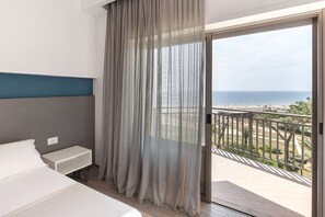 1 bedroom, desk, bed sheets