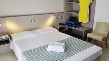 Chambre Simple Confort | Couette en duvet d'oie, minibar, coffres-forts dans les chambres, bureau