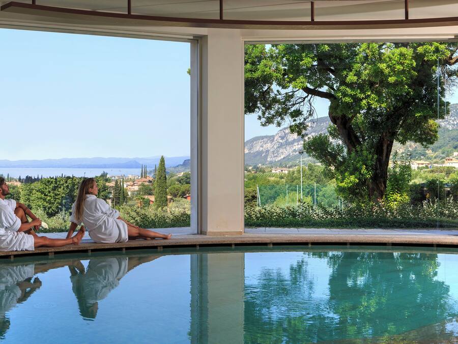 Camera Roulette con percorso SPA con kit incluso e sconto del 10 % su massaggi e trattamenti | Down comforters, minibar, in-room safe, individually furnished