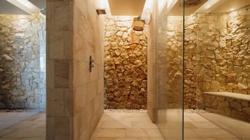 Couples treatment rooms, sauna, hot tub, steam room, Turkish bath