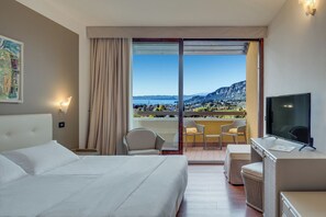 Double or Twin Room, Lake View | 1 bedroom, down comforters, minibar, in-room safe