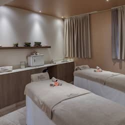 Salas para tratamentos a dois, sauna seca, banheira de hidromassagem