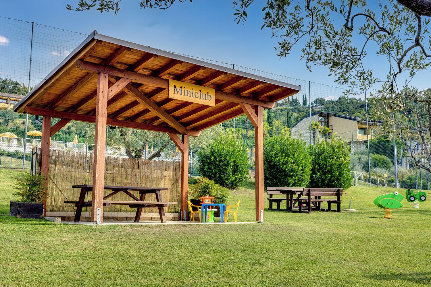 Área de juegos infantiles al aire libre