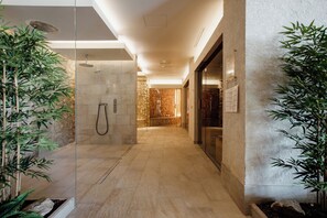 Behandlungsräume für Paare, Sauna, Whirlpool, Dampfbad