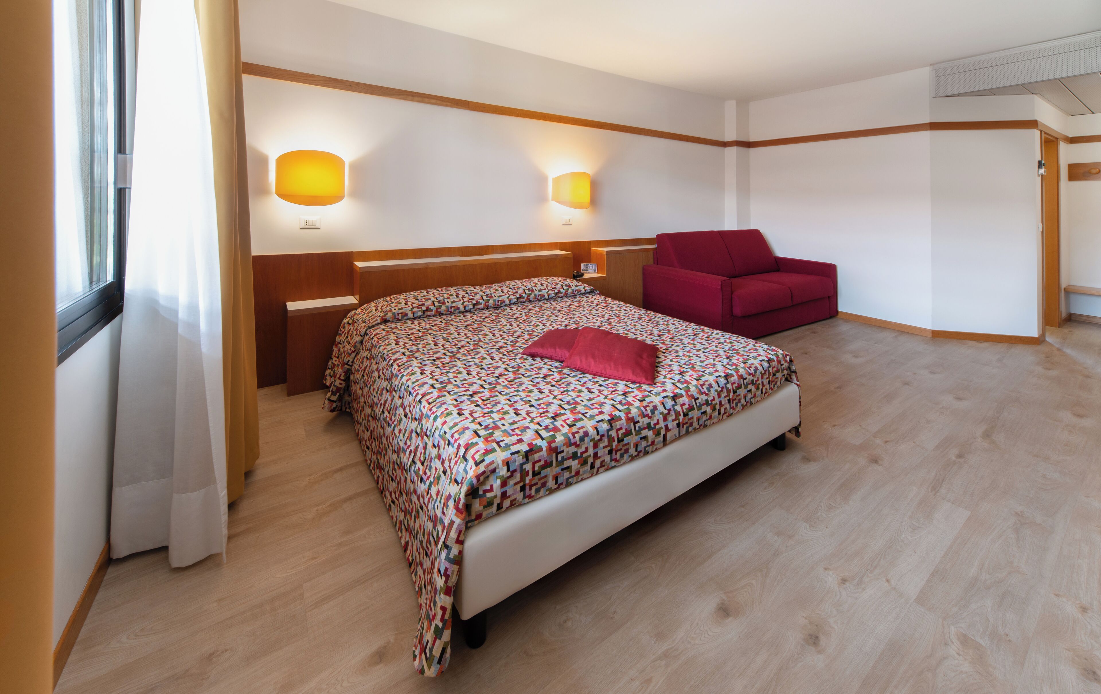 Comfort-Doppelzimmer | Minibar, Zimmersafe, Schreibtisch, Zustellbetten