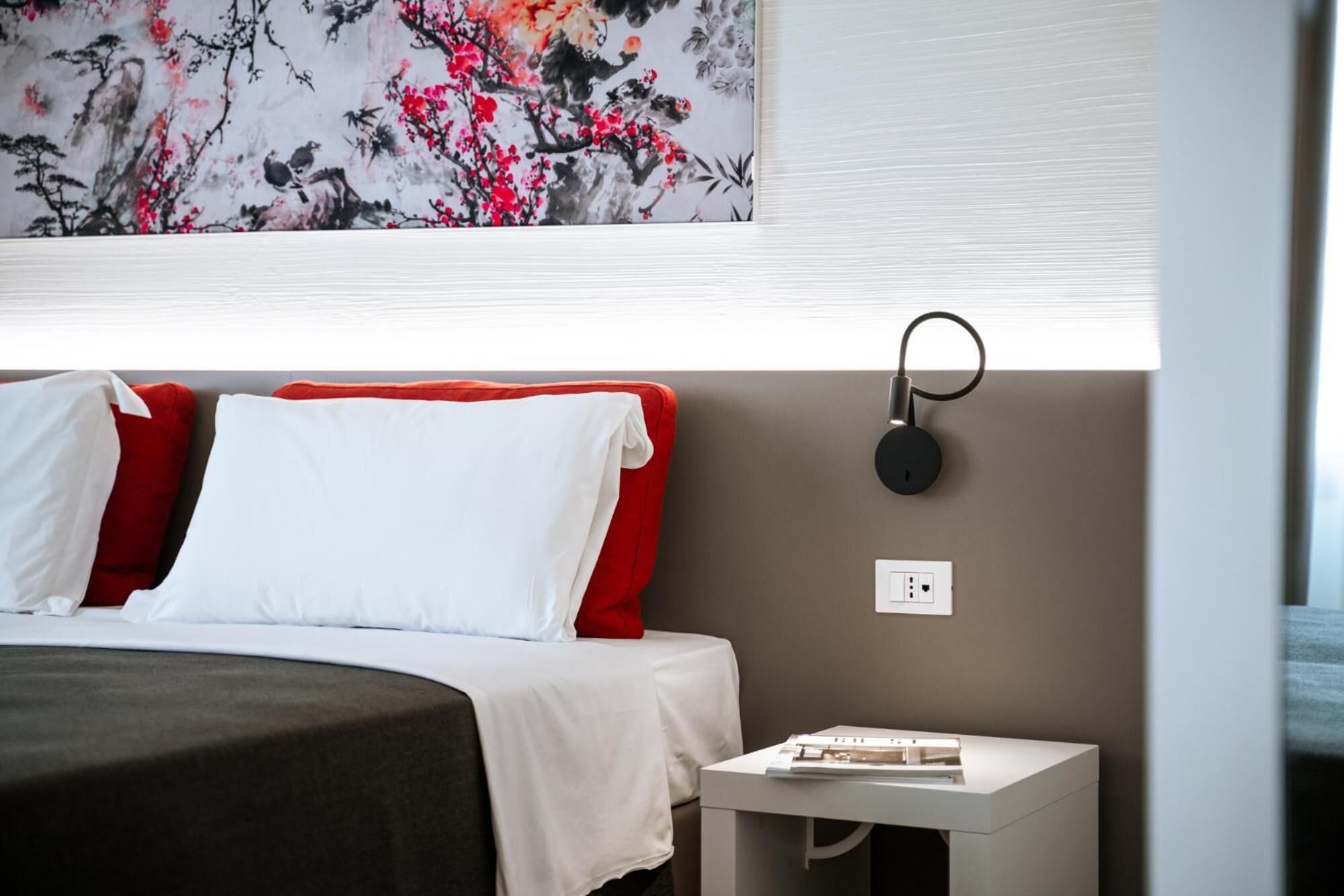 deluxe double room | 1 bedroom, minibar, in-room safe, desk