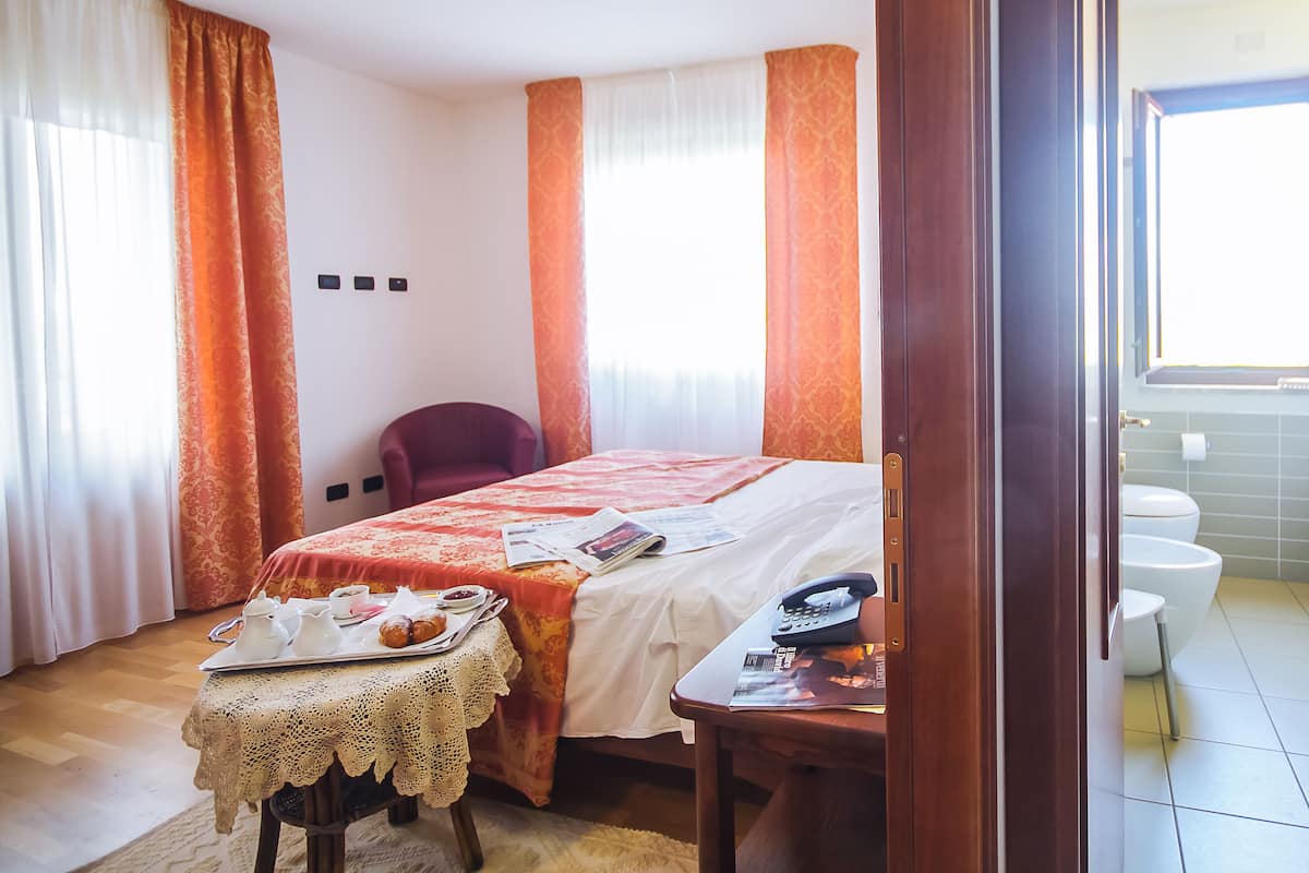 Suite | Minibar, in-room safe, desk, soundproofing