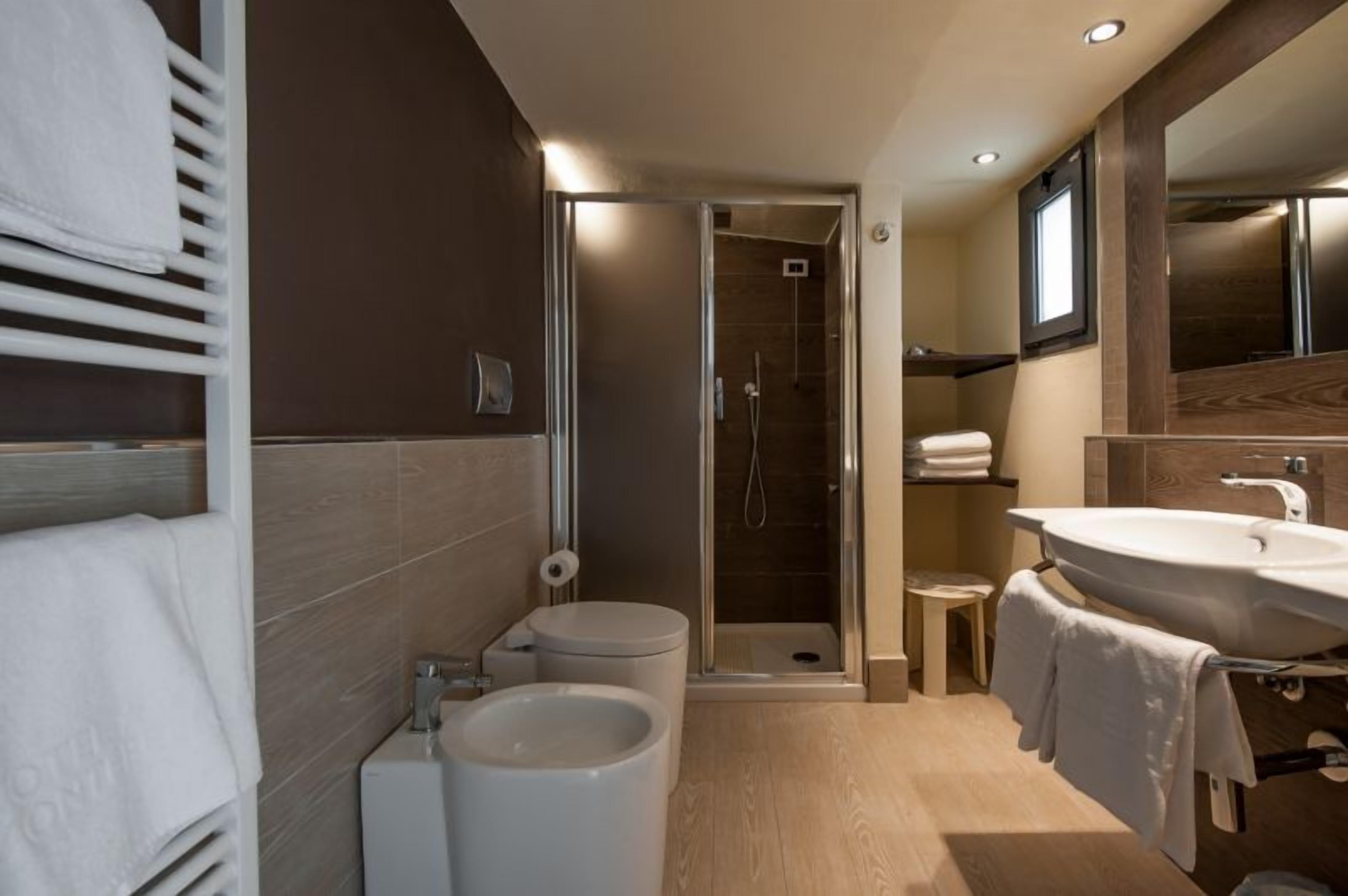 standard double or twin room | bathroom | shower, free toiletries, hair dryer, slippers
